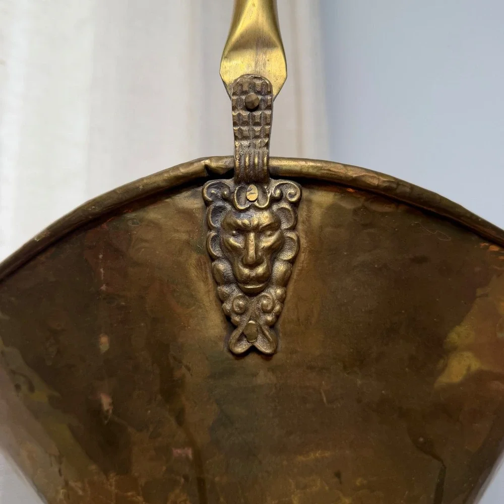 Vintage Hammered Brass Lion Head Coal Scuttle Bucket‎ Basket 19